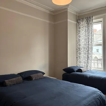 Superb Triple Near Croke Park - 5 Guest house *