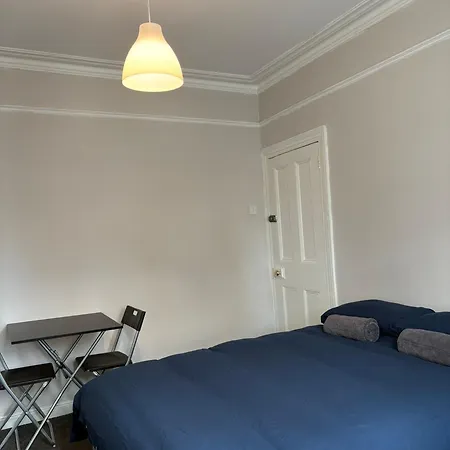 Superb Triple Near Croke Park - 5 Guest house *