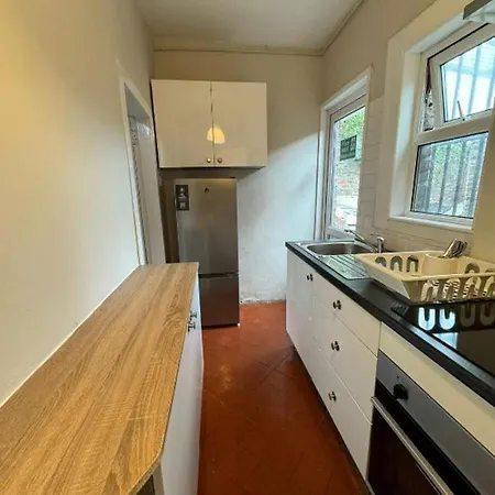 Superb Triple Near Croke Park - 5 Guest house *