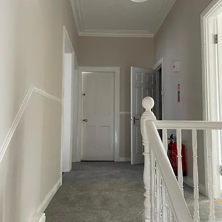 Superb Triple Near Croke Park - 5