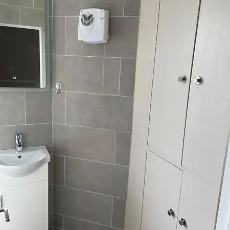 Superb Triple Near Croke Park - 5